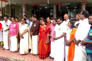 കോഴിക്കോട് കോർപ്പറേഷനിൽ സ്വാതന്ത്ര്യദിനത്തിലും ചേരിതിരിവ്; മേയറുടെ നേതൃത്വത്തിൽ ദേശീയ ഗാനം പാടി, വന്ദേഭാരതം ചൊല്ലി ബിജെപി കൗൺസിലർമാർ