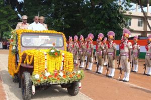 സ്വാതന്ത്ര്യ ദിനത്തിൽ മാഹിയിൽ ശിവകൊളുന്തു പതാക ഉയർത്തി.