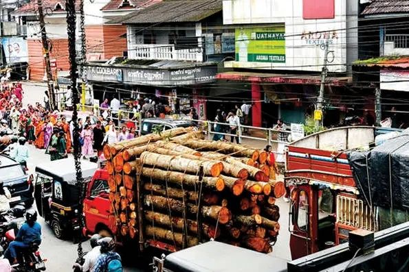 ഓണത്തിരക്കിൽ നാട്: ഗതാഗതക്കുരുക്കിൽ വീർപ്പുമുട്ടി ബാലുശ്ശേരി