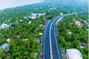 മാഹിയിൽ ദേശീയ പാതക്കിരുപുറവും ബഫർ സോണായി പ്രഖ്യാപിച്ചു.