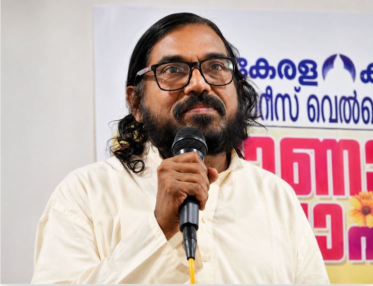 കണ്ണൂർ കേരള കൗമുദി യൂണിറ്റിന്റെ ഓണാഘോഷത്തോടനുബന്ധിച്ചുള്ള കലാപരിപാടികൾ കലൈമാമണി ചാലക്കര പുരുഷു ഉദ്ഘാടനം ചെയ്യുന്നു
