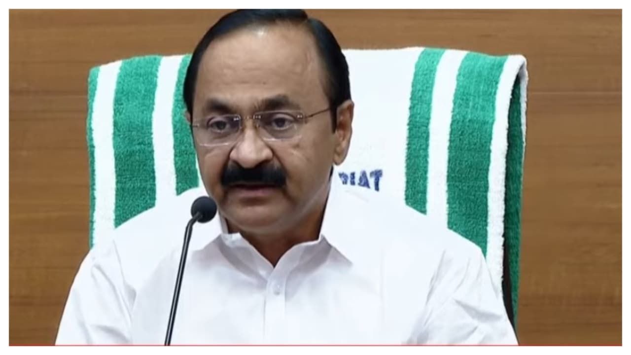 കേരളത്തിൽ പുതിയ ജില്ലയായി മൂവാറ്റുപുഴ പരിഗണനയിലെന്ന് മുഖ്യമന്ത്രി; സംസ്ഥാനത്ത് പുതിയ ജില്ലകൾ രൂപീകരിക്കാൻ ഡീലിമിറ്റേഷൻ കമ്മീഷനെ നിയോഗിക്കും