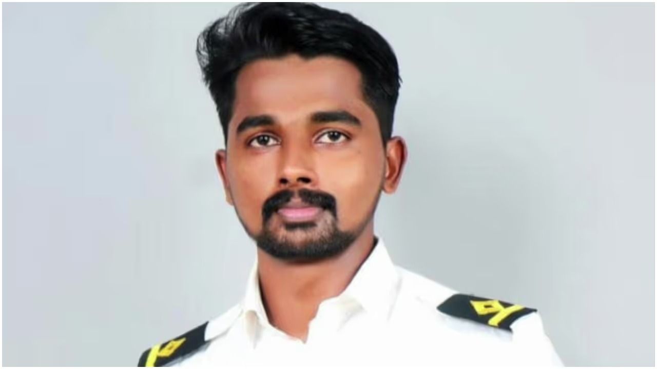 യുക്രൈനിലെ കപ്പൽ ആക്രമണത്തിൽ കൊല്ലപ്പെട്ട അഖിൽ ജോയലിന്റെ മൃതദേഹം വീട്ടിലെത്തിച്ചു, ഒരു മാസത്തിലേറെ നീണ്ട കാത്തിരിപ്പിന് വിരാമം