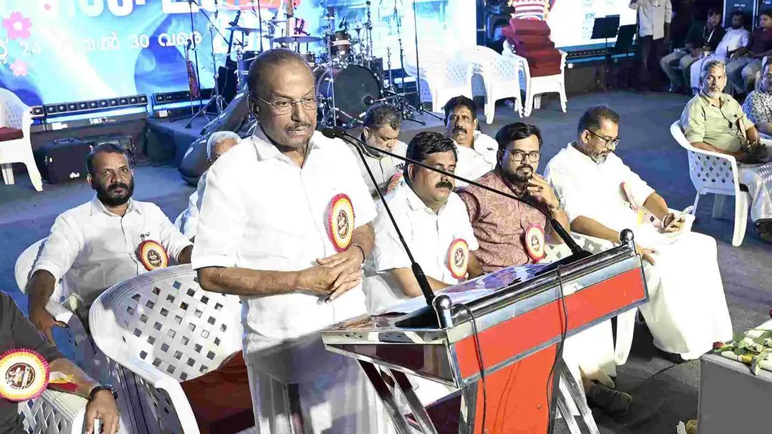 കോഴിക്കോട് ജില്ലാതല ഓണാഘോഷം മന്ത്രി ഉദ്ഘാടനം ചെയ്തു: ഒരുമയുടെ സന്ദേശവുമായി കോഴിക്കോട് ബീച്ച്