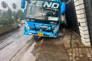 കൊയിലാണ്ടിയിൽ നിന്ന് ബസ് മോഷണം;പാതിവഴിയിൽ പണി കിട്ടി; ചെളിയിൽ താഴ്ന്നതോടെ മോഷ്ടാക്കൾ ഉപേക്ഷിച്ചു കടന്നുകളഞ്ഞു