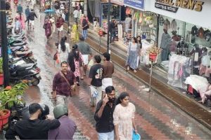 മഴയിൽ കുതിർന്ന് വടകര: ഓണം കച്ചവടത്തിന് തിരിച്ചടിയായി പെരുമഴ