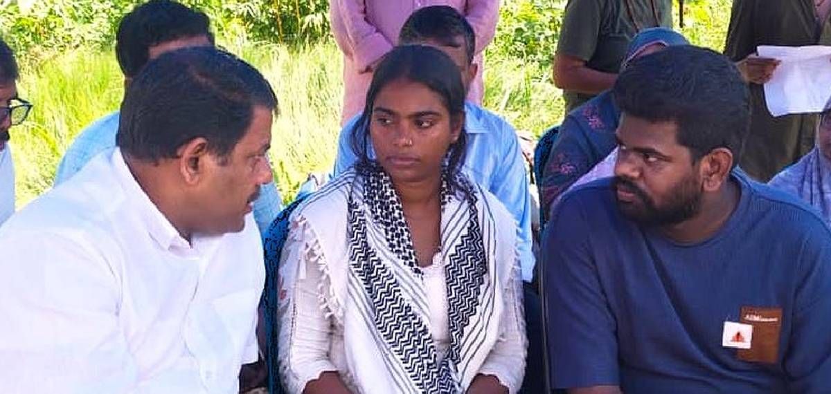 മലയാളം സര്‍വകലാശാലയിലെ ജാതി അധിക്ഷേപം: സര്‍ക്കാര്‍ രേഖാമൂലം ഉറപ്പ് നല്‍കുന്നത് വരെ സമരം തുടരുമെന്ന് അനഘ