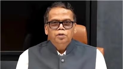 ലോക്‌നാഥ് ബെഹ്‌റ കൊച്ചി മെട്രോ എം.ഡി. പദവി ഒഴിയുന്നു; എറണാകുളം കളക്ടർ ജി. പ്രിയങ്കയ്ക്ക് താൽക്കാലിക ചുമതല