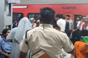 മംഗള ലക്ഷദ്വീപ് എക്‌സ്പ്രസിൽ ഭക്ഷ്യവിഷബാധ: 40 മലയാളി വിദ്യാർഥികൾ ചികിത്സ തേടി
