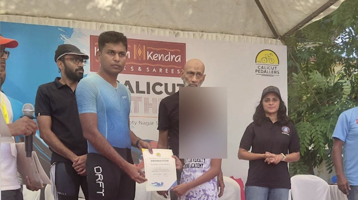 ‘കൊലയാളി വെങ്കിട്ടരാമൻ എന്റെ മോൾക്ക് സമ്മാനം കൊടുക്കേണ്ട’: നീന്തൽ മത്സരത്തിനിടെ പ്രതിഷേധം