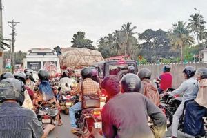 തിരുവങ്ങൂർ-പൂക്കാട് ദേശീയപാതയിൽ കടുത്ത ഗതാഗതക്കുരുക്ക്; ദുരിതത്തിലായി യാത്രക്കാർ