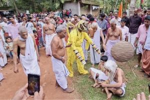 കൂനിയോട് ഗ്രാമത്തിൽ ഐതിഹ്യകഥ പുനരാവിഷ്കരിച്ച് ഏഴോണക്കളി