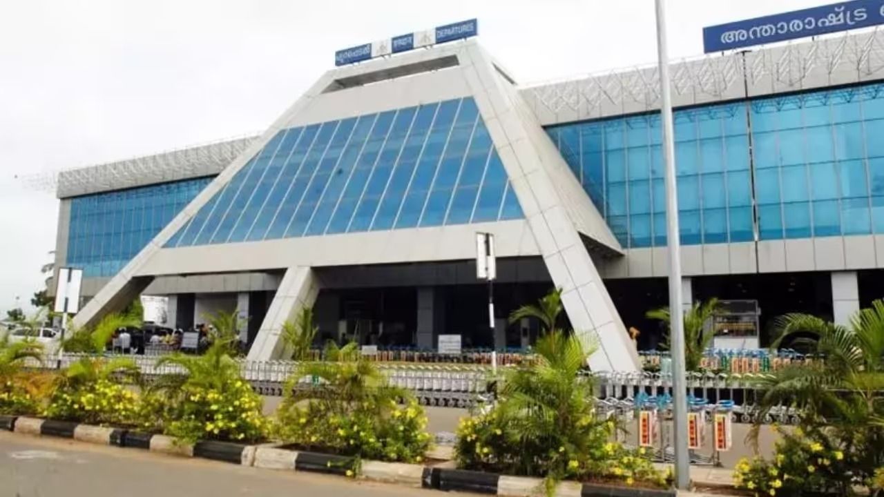കരിപ്പൂരിൽ എട്ടുമാസം പ്രായമുള്ള കുഞ്ഞിന്റെ ഡയപ്പറിൽ സ്വർണക്കടത്ത്; ഒരു കോടിയുടെ സ്വർണവുമായി പിതാവ് പിടിയിൽ