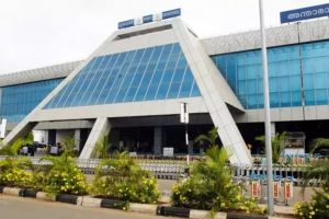 കരിപ്പൂരിൽ എട്ടുമാസം പ്രായമുള്ള കുഞ്ഞിന്റെ ഡയപ്പറിൽ സ്വർണക്കടത്ത്; ഒരു കോടിയുടെ സ്വർണവുമായി പിതാവ് പിടിയിൽ