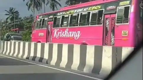 ദേശീയപാതയിൽ തെറ്റായ ദിശയിൽ സർവീസ് നടത്തി സ്വകാര്യ ബസ്; അപകടഭീതിയിൽ യാത്രക്കാർ