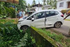 ഒരു മാസത്തിനിടെ ഒരു ഡസനോളം അപകടങ്ങൾ; അപകടത്തുരുത്തായി മാമ്പറ്റ ജങ്ഷൻ