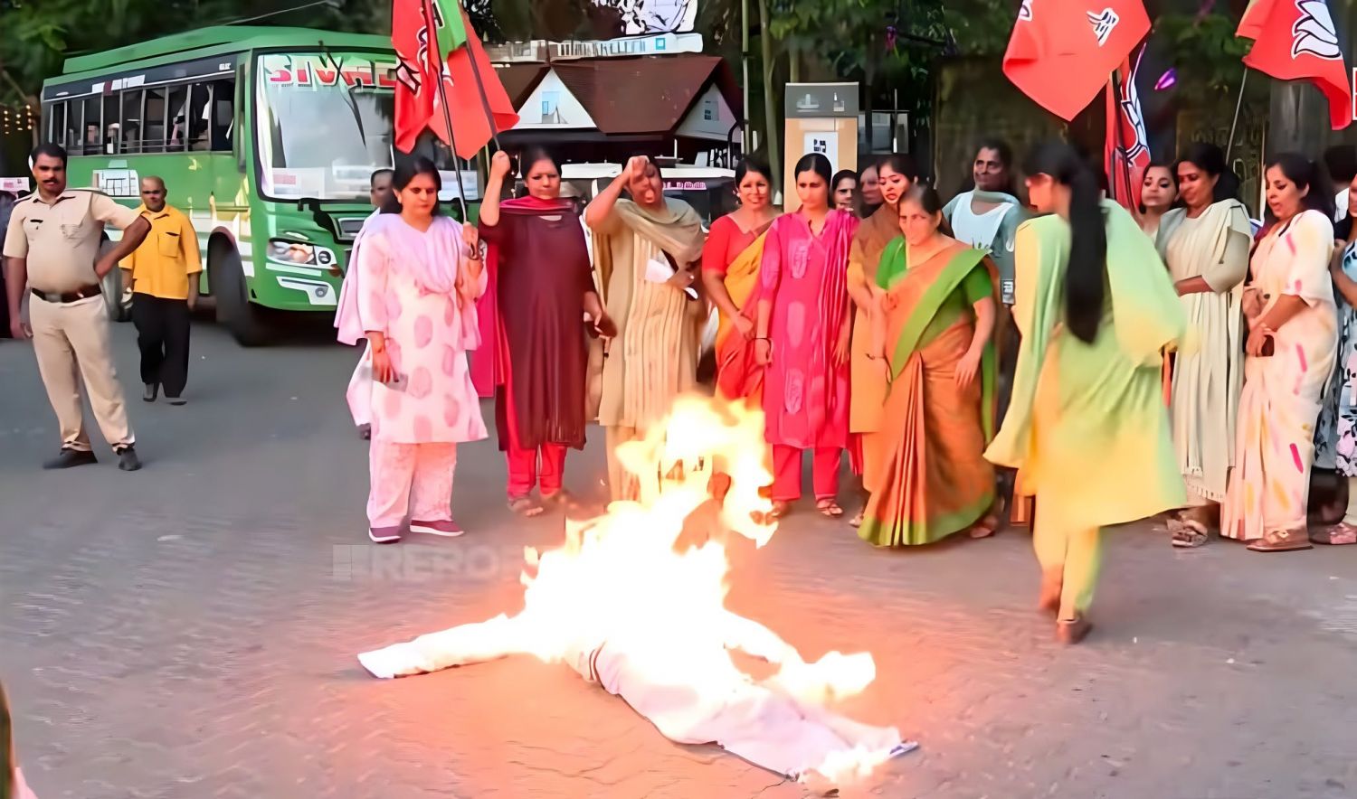 ശ്രീ .കാന്തപുരത്തിന്റെ കോലം കത്തിച്ചത് അപലപനീയം :രാഹുൽ ഈശ്വർ