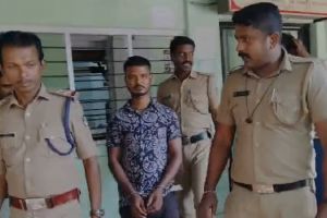 അച്ഛനെ കൊലപ്പെടുത്തിയ ശേഷം കേരളത്തിലേക്ക് കടന്നു; പശ്ചിമ ബംഗാൾ സ്വദേശി ശ്രീകാര്യത്ത് പിടിയിൽ ​തിരുവനന്തപുരം: സ്വന്തം അച്ഛനെ
