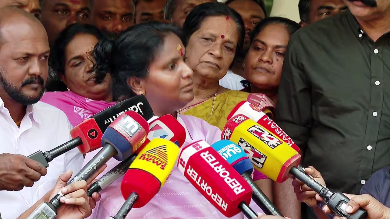 ചിറയിൻകീഴ് കൈയാങ്കളി: സംഭവങ്ങളിൽ നിലപാട് വ്യക്തമാക്കി രമ്യാ ഹരിദാസ്, സ്വാഭാവിക പ്രതികരണമെന്ന് വിശദീകരണം