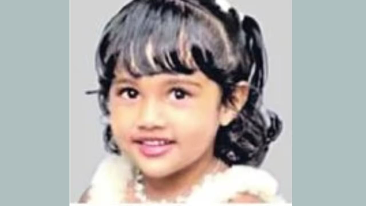 ദേശീയപാതയിൽ കാർ ഡിവൈഡറിൽ ഇടിച്ചു മറിഞ്ഞു, ഗുരുതരമായി പരിക്കേറ്റ മൂന്ന് വയസുകാരിക്ക് ദാരുണാന്ത്യം