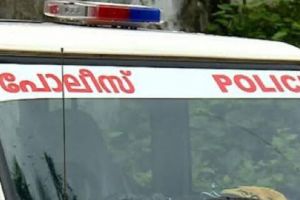 പൊലീസ് ജീപ്പിടിച്ചയാളെ ആശുപത്രിയിൽ എത്തിച്ചില്ല; പുതുക്കാട് സ്റ്റേഷനിലെ നാല് ഉദ്യോഗസ്ഥർക്ക് സസ്പെൻഷൻ