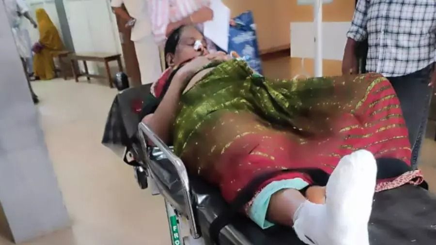 പൊയിൽക്കാവിൽ  സ്വകാര്യ ബസിൽ നിന്ന് തെറിച്ചുവീണ് യാത്രക്കാരിക്ക് ഗുരുതര പരിക്ക്