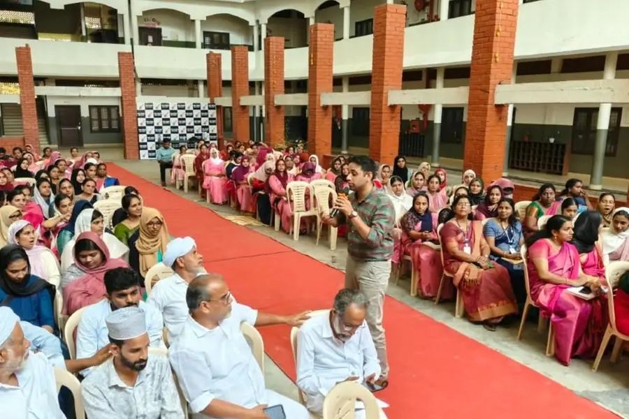 സ്കൂളിലെ മുഴുവൻ ജീവനക്കാരെയും അടിയന്തര ജീവൻ രക്ഷാ മാർഗങ്ങളിൽ പ്രാപ്തരാക്കി