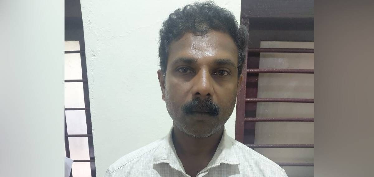 മദ്യപിച്ചെത്തി ഭാര്യക്ക് നേരെ തിളച്ച വെള്ളം ഒഴിച്ചു, വീണത് മകളുടെ ദേഹത്ത്; ഒളിവിൽ പോയ പ്രതിയെ പിടികൂടി  കക്കാടംപൊയിൽ സ്വദേശി മഞ്ജുവാണ് ആക്രമണം നടത്തിയത്