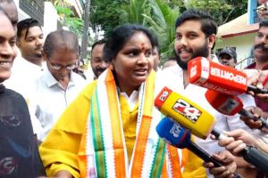 ചിറയിൻകീഴിലെ കയ്യാങ്കളി വിവാദത്തിൽ രമ്യാ ഹരിദാസ്: പാർട്ടി നിലപാടിന് വിധേയയെന്ന് പ്രതികരണം