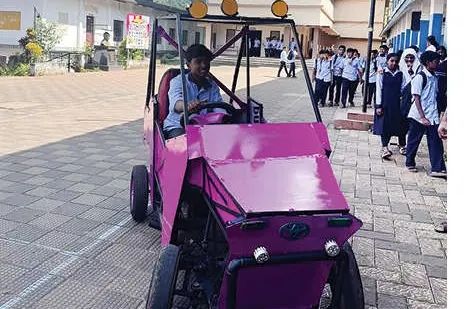 ആക്രിസാധനങ്ങളിൽ നിർമ്മിച്ച നാലുചക്രവാഹനം; ശ്രദ്ധനേടി പത്താംക്ലാസുകാരൻ്റെ കണ്ടുപിടുത്തം