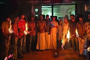 വൈദ്യുതി മുടക്കത്തിനെതിരെ ചക്കിട്ടപാറയിൽ ഡി.വൈ.എഫ്.ഐയുടെ ചൂട്ട് മാർച്ച്