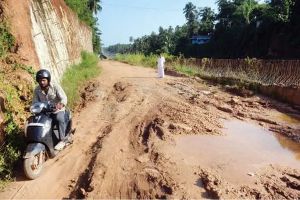 നന്തി-ചെങ്ങോട്ടുകാവ് ബൈപ്പാസ്: കോമത്തുകരയിൽ സർവീസ് റോഡ് നിർമാണം ഇഴയുന്നു; ജനങ്ങൾ ദുരിതത്തിൽ
