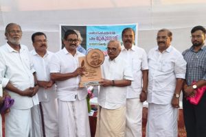 ശുക്രനക്ഷത്രത്തെ സാക്ഷി നിർത്തി മയ്യഴി പൗരാവലി നക്ഷത്രതിളക്കമുള്ള ഇതിഹാസ കഥാകാരന്  ശ്രേഷ്ഠാദരം നൽകി  :ചാലക്കര പുരുഷു