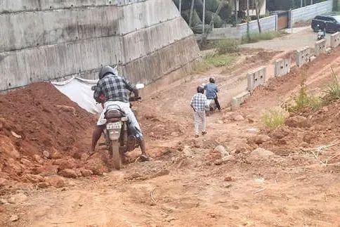 നിർമാണപ്രവൃത്തി: കുന്നോറമല ഭാഗത്ത് യാത്രാനിരോധനം; ദുരിതത്തിലായി യാത്രക്കാർ