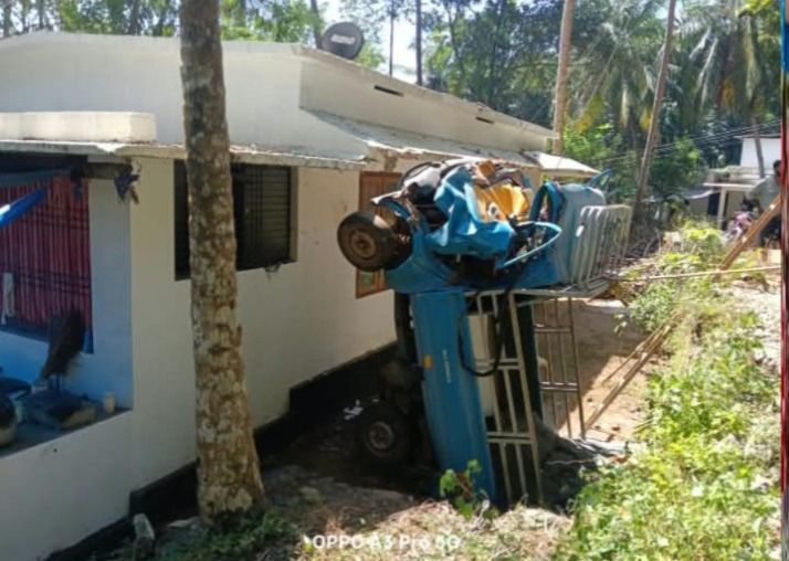 പേരാമ്പ്രയിൽ ഗുഡ്സ് ഓട്ടോ  മറിഞ്ഞ് അപകടം; വയോധികന് ദാരുണാന്ത്യം