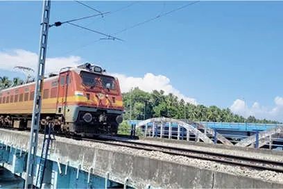 മൂരാട് പുതിയ റെയിൽവേപ്പാലം കമ്മീഷൻ ചെയ്തു: തീവണ്ടികൾ ഓടിത്തുടങ്ങി