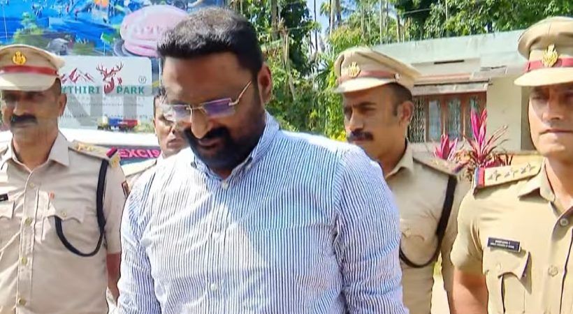അളവിൽ കൂടുതൽ മദ്യം സൂക്ഷിച്ച കേസ്: ആന്റോ അഗസ്റ്റിനുമായി വാഴവറ്റയിലെ വീട്ടിൽ എക്സൈസ് തെളിവെടുപ്പ്