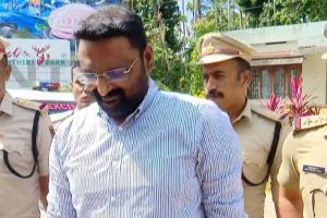 അളവിൽ കൂടുതൽ മദ്യം സൂക്ഷിച്ച കേസ്: ആന്റോ അഗസ്റ്റിനുമായി വാഴവറ്റയിലെ വീട്ടിൽ എക്സൈസ് തെളിവെടുപ്പ്