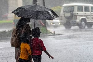 സംസ്ഥാനത്ത് മഴ മുന്നറിയിപ്പിൽ മാറ്റം: ഏഴ് ജില്ലകളിൽ യെല്ലോ അലേർട്ട്