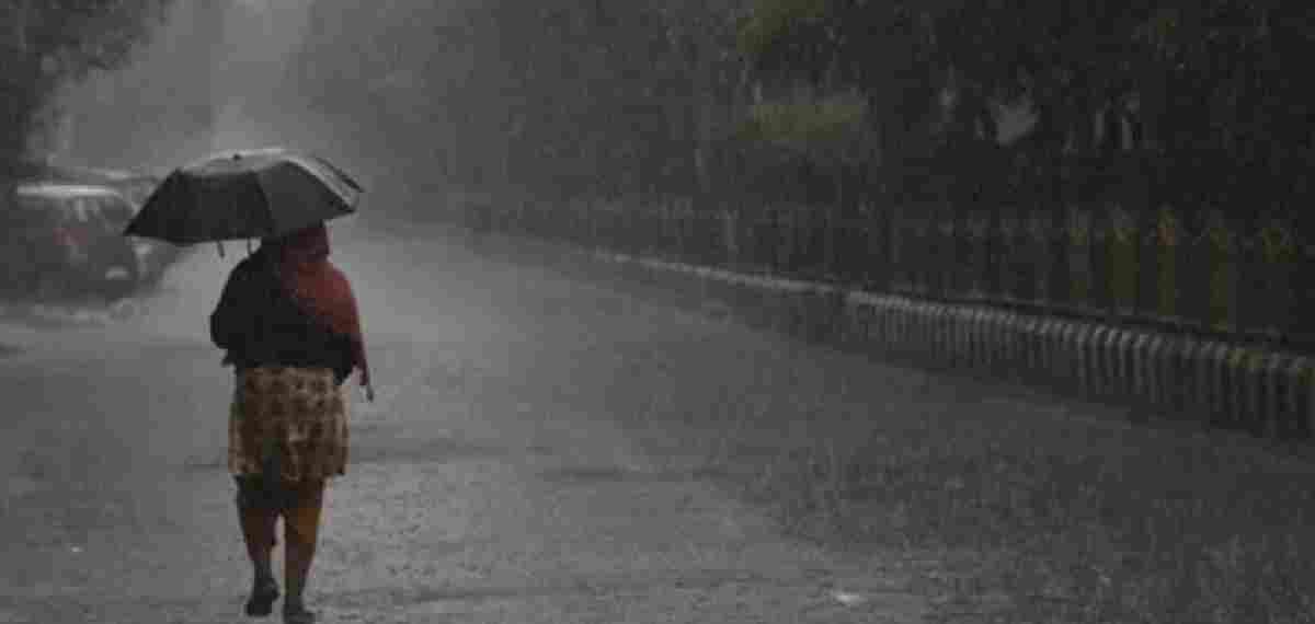 ബംഗാൾ ഉൾക്കടലിൽ ന്യൂനമർദ്ദം: സംസ്ഥാനത്ത് നാളെ മുതൽ മഴ വീണ്ടും ശക്തമാകും; വിവിധ ജില്ലകളിൽ യെല്ലോ അലേർട്ട്