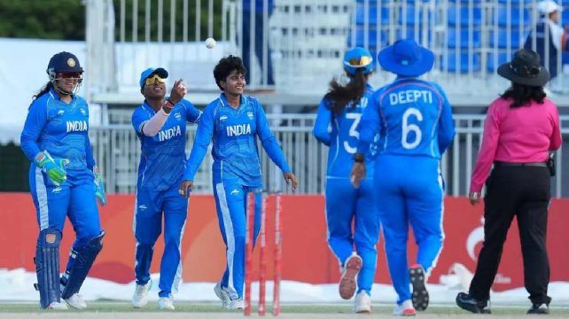 ഏഷ്യൻ ഗെയിംസിൽ ഇന്ത്യയ്ക്ക് ആദ്യ സ്വർണം: വനിതാ ക്രിക്കറ്റിൽ ശ്രീലങ്കയെ തകർത്തു