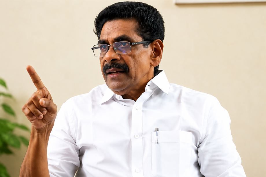 ചോമ്പാൽ ഹാർബറിനും പ്രധാന സ്ഥാപനങ്ങൾക്കും അടിപ്പാതയില്ല; ദേശീയപാത അതോറിറ്റിക്കെതിരെ മുല്ലപ്പള്ളി