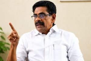 ചോമ്പാൽ ഹാർബറിനും പ്രധാന സ്ഥാപനങ്ങൾക്കും അടിപ്പാതയില്ല; ദേശീയപാത അതോറിറ്റിക്കെതിരെ മുല്ലപ്പള്ളി