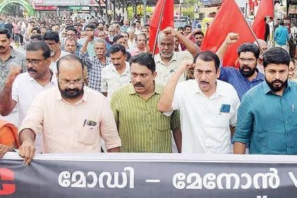 പിണറായിക്കും റിയാസിനുമെതിരേ അന്വേഷണം: വി.ഡി.-ഇ.ഡി. വേട്ടയ്‌ക്കെതിരേ സി.പി.എം. പ്രതിഷേധം