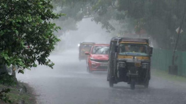 സംസ്ഥാനത്ത് ഇന്ന് പരക്കെ മഴ: ഏഴ് ജില്ലകളിൽ യെല്ലോ അലർട്ട്