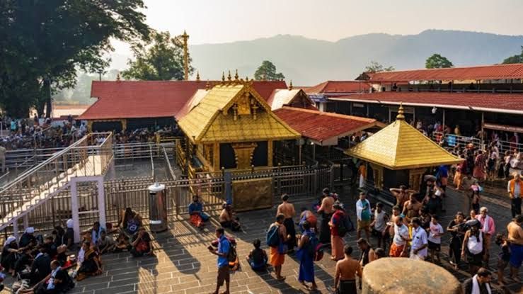 ശബരിമലയിൽ ഭക്തർ സമർപ്പിച്ച 55 പവന്റെ കിരീടത്തിന് പകരം സ്ട്രോങ് റൂമിൽ മുക്കുപണ്ടം