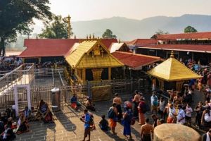 ശബരിമലയിൽ ഭക്തർ സമർപ്പിച്ച 55 പവന്റെ കിരീടത്തിന് പകരം സ്ട്രോങ് റൂമിൽ മുക്കുപണ്ടം