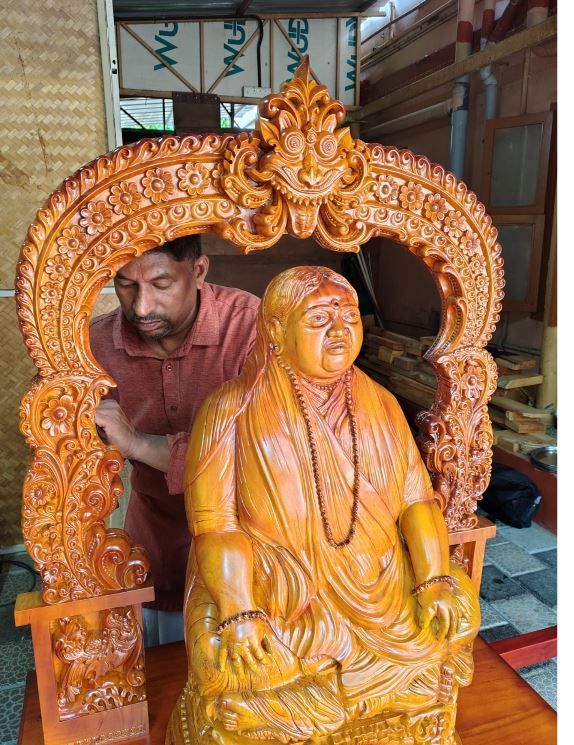 രതീശൻ ആചാരിക്ക് ഇത് ജൻമപുണ്യം..അമൃതപുരിക്ക് ചൈതന്യംപകർന്ന് അമ്മയുടെ പൂർണ്ണകായ വിഗ്രഹം. :ചാലക്കര പുരുഷു