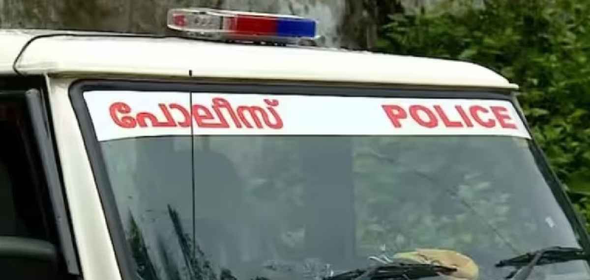 കെഎസ്ആർടിസി ബസിൽ വിദ്യാർത്ഥിനിക്ക് കണ്ടക്ടറുടെ അധിക്ഷേപം; വസ്ത്രമൂരി പരിശോധിക്കണമെന്ന് പറഞ്ഞതായി പരാതി