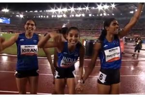 ഏഷ്യൻ ഗെയിംസ്: വനിതകളുടെ റിലേയിൽ ഇന്ത്യക്ക് ആദ്യ സ്വർണം; ഷൂട്ടിംഗിൽ റെക്കോർഡോടെ നീരു ദണ്ഡയ്ക്ക് മിന്നുന്ന വിജയം